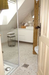 Studio Loft ist mit eigener Dusche und WC ausgestattet, Guesthouse Sabine