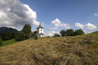 Die Kirche des hl. Peters, markanter Aussichtspunkt &uuml;ber Begunje und Slavko Avseniks Lieblingsplatz